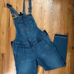 Adorable maternity overalls.